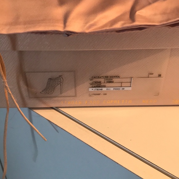 BEAUTIFUL PRADA CUT OUT BOOTIES. - Picture 8 of 8